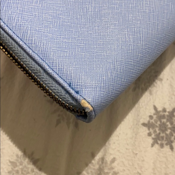 Adrienne Vittadini Wallet (with portable charger) - Picture 4 of 5